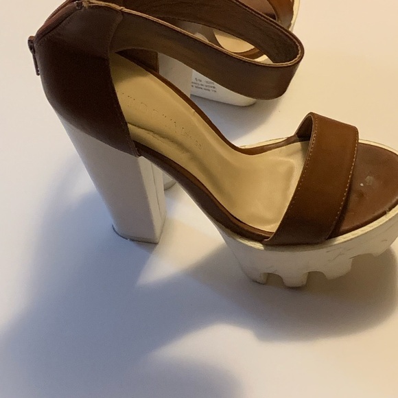 Sandals - Picture 2 of 3